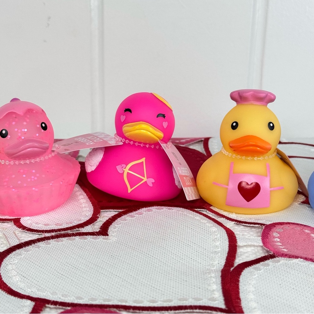 NEW Target Bullseye Playground Valentines Day Rubber Ducks - Picture 3 of 6